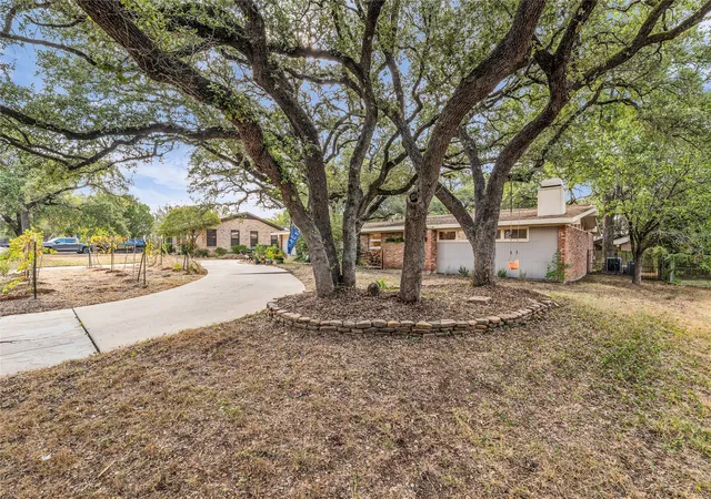 Photo 4 of Single family home for sale at 2112 Gregory Ln, Waco, TX 76708 | MLS# 21365959 | Listing updated on 2026-10-03