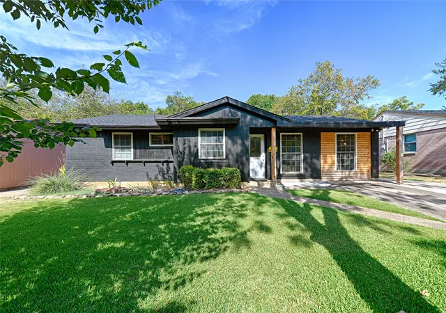 Photo 1 of Sale Pending at 1339 Winding Trl, Duncanville, TX 75116 | MLS# 21364507 | Listing updated on 2026-08-31