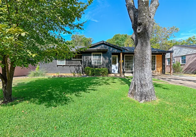 Photo 2 of Sale Pending at 1339 Winding Trl, Duncanville, TX 75116 | MLS# 21364507 | Listing updated on 2026-08-31