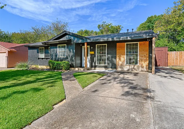 Photo 2 of Sale Pending at 1339 Winding Trl, Duncanville, TX 75116 | MLS# 21364507 | Listing updated on 2026-08-31