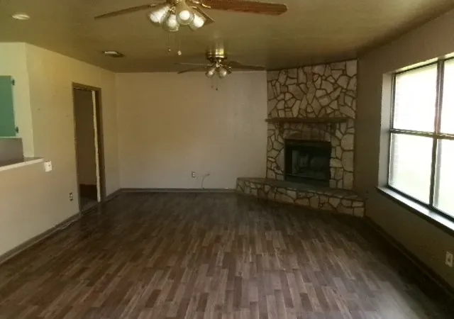 Photo 3 of Sale Pending at 221 Peyton Colquitt Pl, Shreveport, LA 71115 | MLS# 21366903 | Listing updated on 2026-08-29