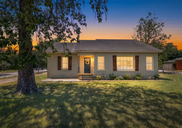 Photo 1 of Single family home for sale at 805 S Tyler St, Mc Gregor, TX 76657 | MLS# 21363023 | Listing updated on 2026-08-23