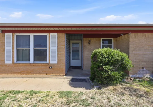 Photo 3 of Single family home for sale at 2107 10Th St, Mineral Wells, TX 76067 | MLS# 21344102 | Listing updated on 2026-10-02