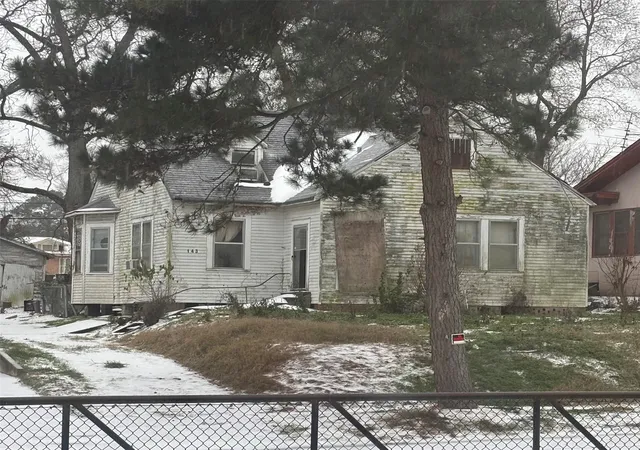 Photo 1 of Single family home for sale at 143 Lister St, Shreveport, LA 71101 | MLS# 21366812 | Listing updated on 2026-08-22