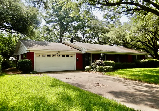 Photo 1 of Sale Pending at 2049 River Rd, Shreveport, LA 71105 | MLS# 21366949 | Listing updated on 2026-08-25
