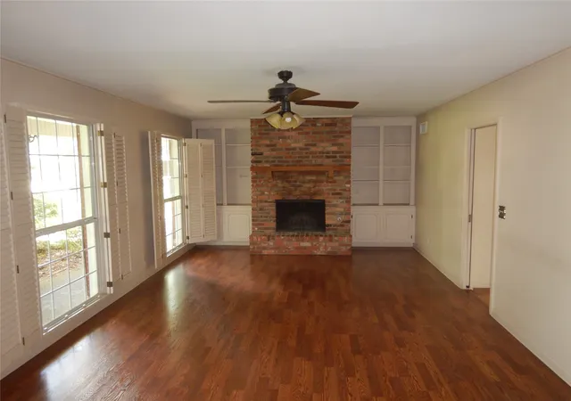 Photo 2 of Sale Pending at 2049 River Rd, Shreveport, LA 71105 | MLS# 21366949 | Listing updated on 2026-08-25