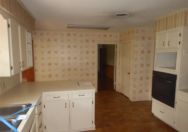 Photo 3 of Sale Pending at 2049 River Rd, Shreveport, LA 71105 | MLS# 21366949 | Listing updated on 2026-08-25