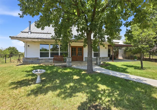 Photo 4 of Single family home for sale at 1724 County Road 4790, Boyd, TX 76023 | MLS# 21362695 | Listing updated on 2026-09-01
