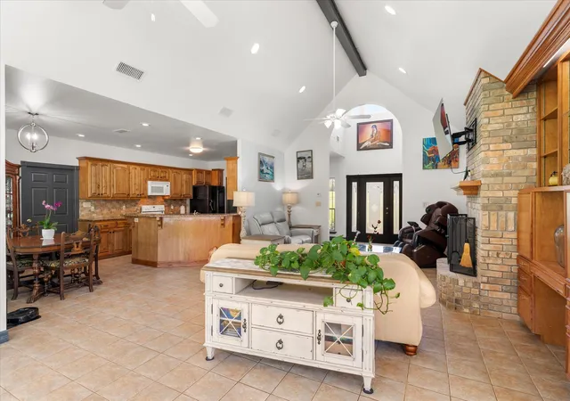 Photo 4 of Single family home for sale at 181 County Road 2137, Pittsburg, TX 75686 | MLS# 21366929 | Listing updated on 2026-10-05