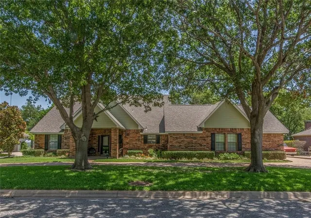 Photo 1 of Single family home for sale at 505 S Glacier Dr, Sherman, TX 75092 | MLS# 21366995 | Listing updated on 2026-08-22