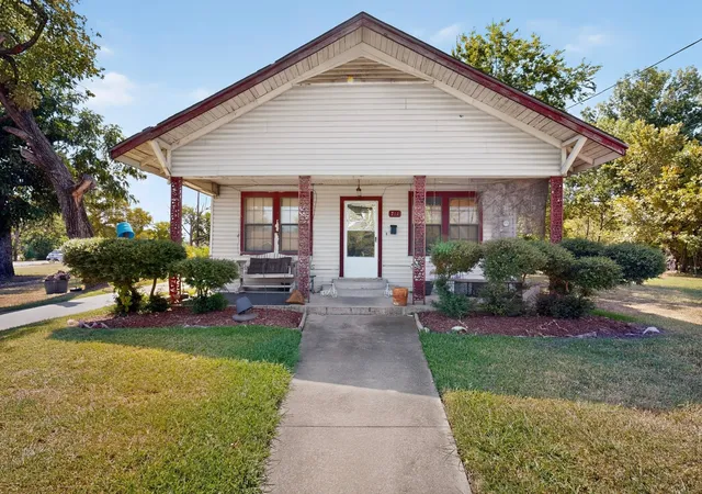 Photo 1 of Single family home for sale at 711 Mlk Blvd, Corsicana, TX 75110 | MLS# 21366991 | Listing updated on 2026-08-24
