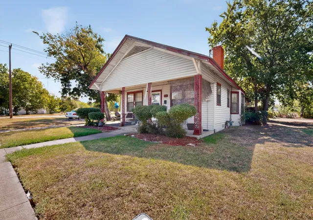 Photo 2 of Single family home for sale at 711 Mlk Blvd, Corsicana, TX 75110 | MLS# 21366991 | Listing updated on 2026-08-24