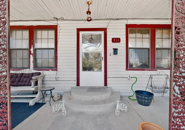 Photo 2 of Single family home for sale at 711 Mlk Blvd, Corsicana, TX 75110 | MLS# 21366991 | Listing updated on 2026-08-24