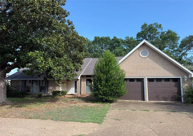 Photo 2 of Single family home for sale at 249 N Bay Dr, Bullard, TX 75757 | MLS# 21366999 | Listing updated on 2026-08-22