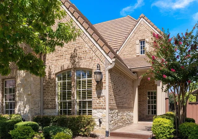 Photo 2 of Single family home for sale at 5816 Shoreside Dr, Irving, TX 75039 | MLS# 21361324 | Listing updated on 2026-10-04