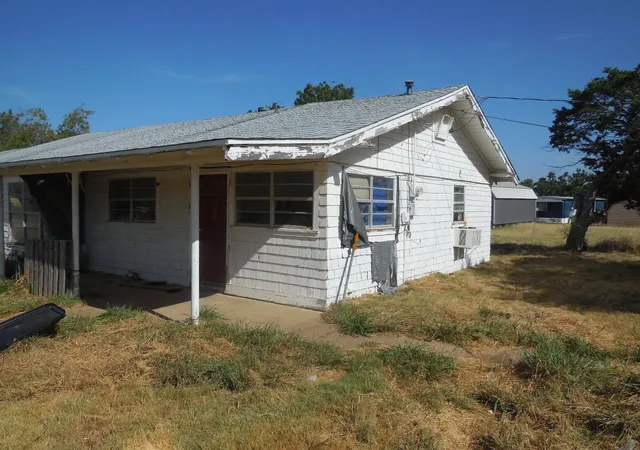 Photo 2 of Single family home for sale at 502 Travis St, Ranger, TX 76470 | MLS# 21367035 | Listing updated on 2026-08-22