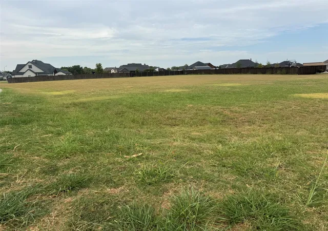 Photo 3 of Sale Pending at 112 Sanders Dr, Waxahachie, TX 75165 | MLS# 21367038 | Listing updated on 2026-08-25