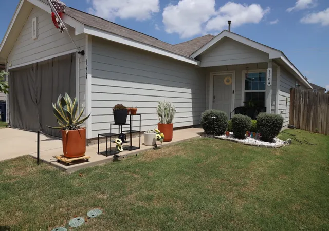 Photo 3 of Single family home for sale at 1204 Fairford Rd, Crandall, TX 75114 | MLS# 21361178 | Listing updated on 2026-08-22
