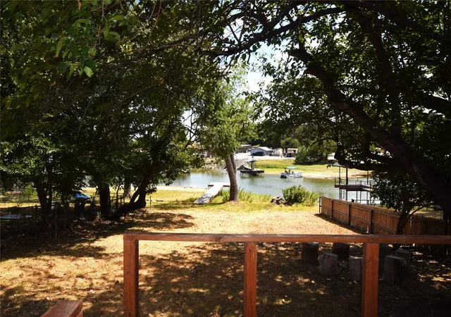 Photo 3 of Single family home for sale at 120 Marina View Ct, Weatherford, TX 76087 | MLS# 21367055 | Listing updated on 2026-09-24