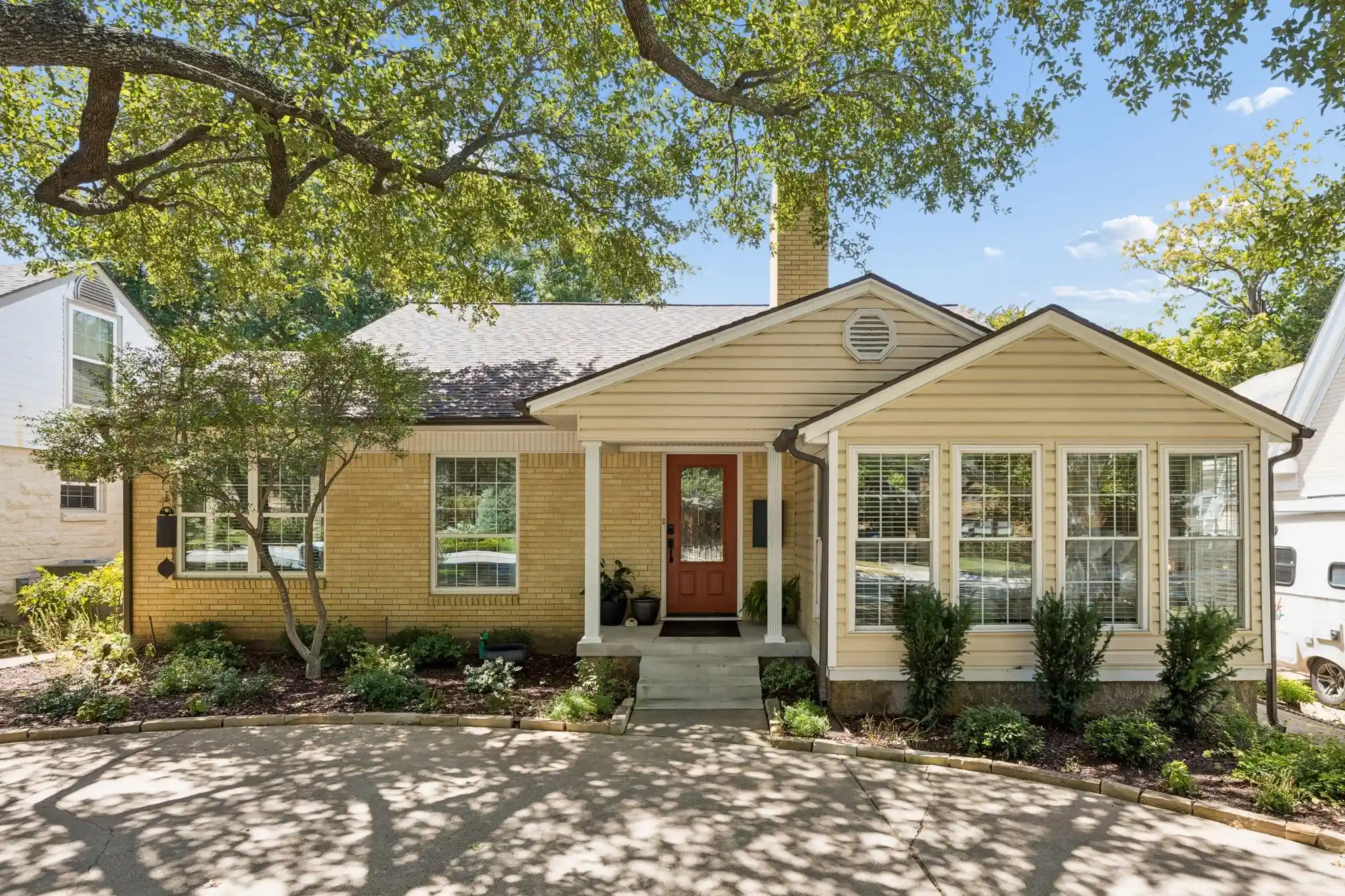 Photo 1 of Sale Pending at 1147 N Windomere Ave, Dallas, TX 75208 | MLS# 21366291 | Listing updated on 2026-10-14