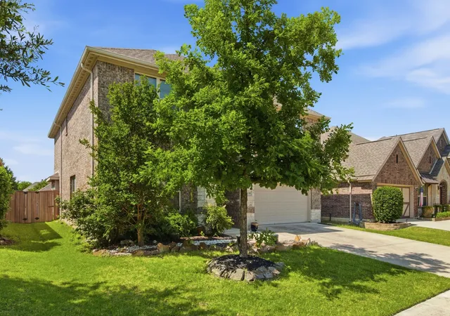 Photo 2 of Single family home for sale at 11300 Hubbard Creek Dr, Frisco, TX 75036 | MLS# 21367091 | Listing updated on 2026-08-23