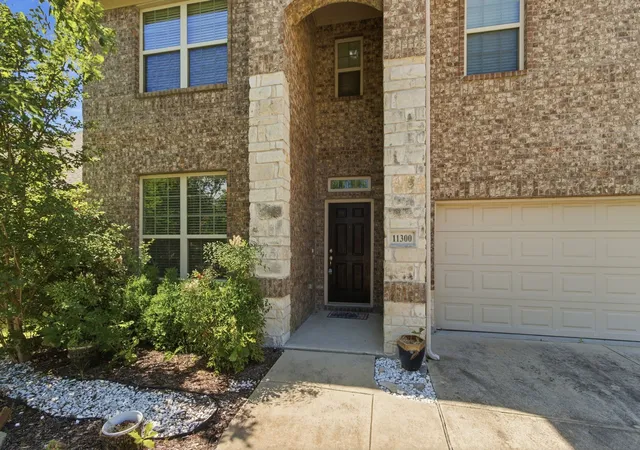 Photo 3 of Single family home for sale at 11300 Hubbard Creek Dr, Frisco, TX 75036 | MLS# 21367091 | Listing updated on 2026-08-23