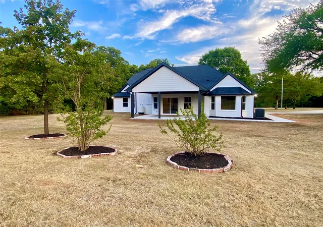Photo 3 of Single family home for sale at 4855 Woodlawn Rd, Sherman, TX 75090 | MLS# 21365317 | Listing updated on 2026-09-27