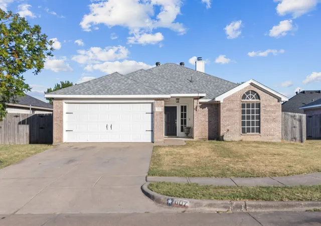 Photo 2 of Single family home for sale at 607 Meadowbrook Dr, Burleson, TX 76028 | MLS# 21367119 | Listing updated on 2026-10-07