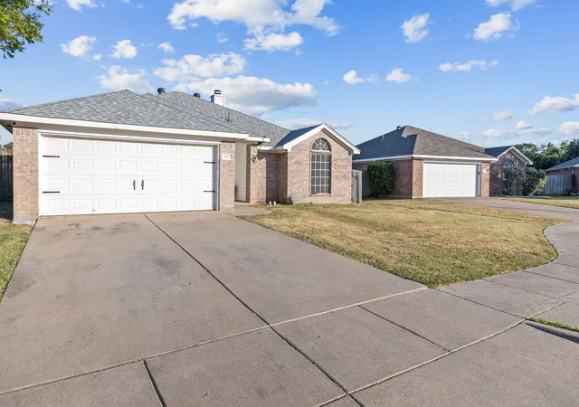Photo 3 of Single family home for sale at 607 Meadowbrook Dr, Burleson, TX 76028 | MLS# 21367119 | Listing updated on 2026-10-07