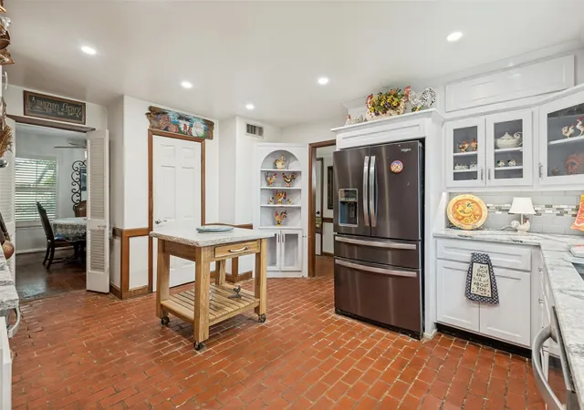 Photo 3 of Single family home for sale at 719 S Houston St, Edgewood, TX 75117 | MLS# 21366554 | Listing updated on 2026-09-22