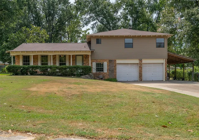 Single family home for sale at 3112 Idledays Dr, Shreveport, LA 71107 | MLS# 21366151