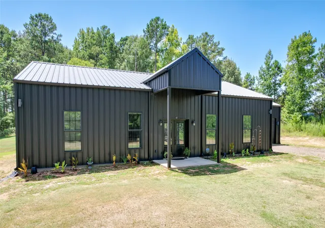 Photo 2 of Single family home for sale at 1373 County Road 166 W, Overton, TX 75684 | MLS# 21366050 | Listing updated on 2026-09-16