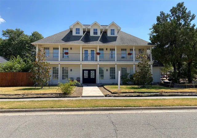 Photo 1 of Single family home for sale at 400 S Jefferson St S, Irving, TX 75060 | MLS# 21367138 | Listing updated on 2026-08-25