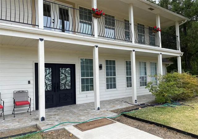 Photo 3 of Single family home for sale at 400 S Jefferson St S, Irving, TX 75060 | MLS# 21367138 | Listing updated on 2026-08-25