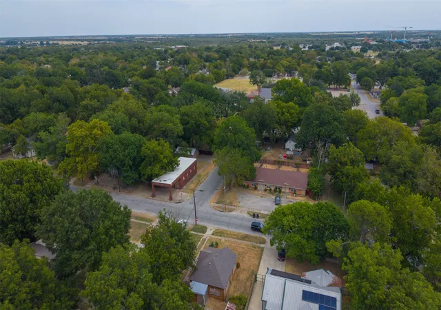 Photo 3 of Single family home for sale at 905 N Frances St, Terrell, TX 75160 | MLS# 21365778 | Listing updated on 2026-09-17