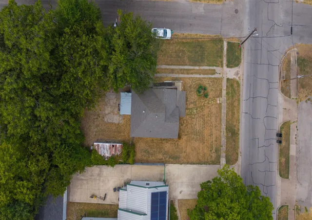Photo 4 of Single family home for sale at 905 N Frances St, Terrell, TX 75160 | MLS# 21365778 | Listing updated on 2026-09-17