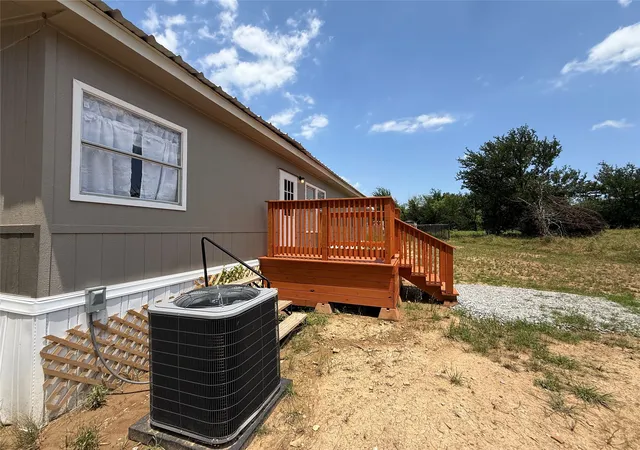 Photo 3 of Manufactured home for sale at 122 Little Valley Dr, Bridgeport, TX 76426 | MLS# 21367098 | Listing updated on 2026-08-23