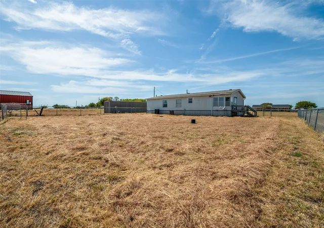 Photo 3 of Manufactured home for sale at 523 W Pecan Tree Rd, Waxahachie, TX 75167 | MLS# 21367129 | Listing updated on 2026-08-23