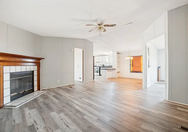 Photo 4 of Manufactured home for sale at 523 W Pecan Tree Rd, Waxahachie, TX 75167 | MLS# 21367129 | Listing updated on 2026-08-23