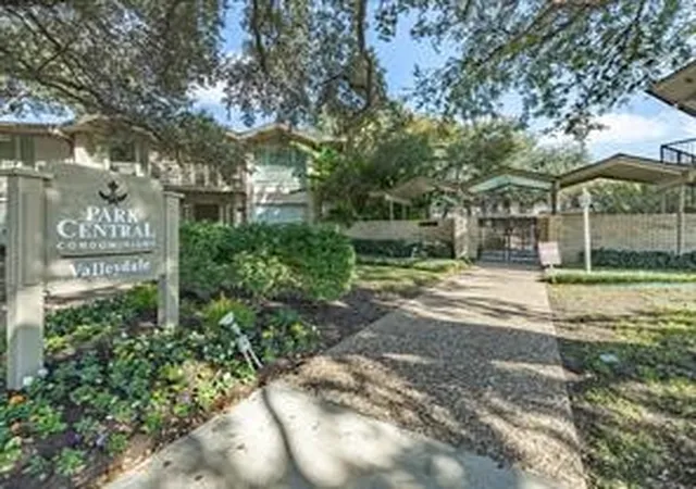 Condo for sale at 11110 Valleydale Dr #B, Dallas, TX 75230 | MLS# 21367164