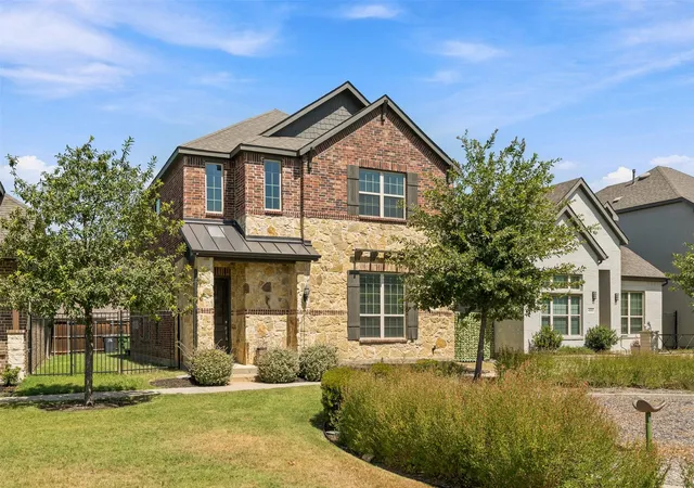 Photo 3 of Single family home for sale at 4529 Stone Valley Trl, Arlington, TX 76005 | MLS# 21367208 | Listing updated on 2026-08-23