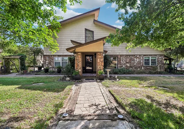 Photo 1 of Single family home for sale at 111 Vz County Road 4133, Canton, TX 75103 | MLS# 21366278 | Listing updated on 2026-08-23