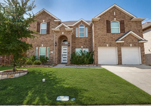 Photo 1 of Single family home for sale at 200 Ravenel St, Glenn Heights, TX 75154 | MLS# 21367039 | Listing updated on 2026-10-07