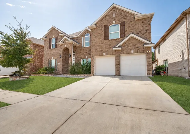 Photo 2 of Single family home for sale at 200 Ravenel St, Glenn Heights, TX 75154 | MLS# 21367039 | Listing updated on 2026-10-07