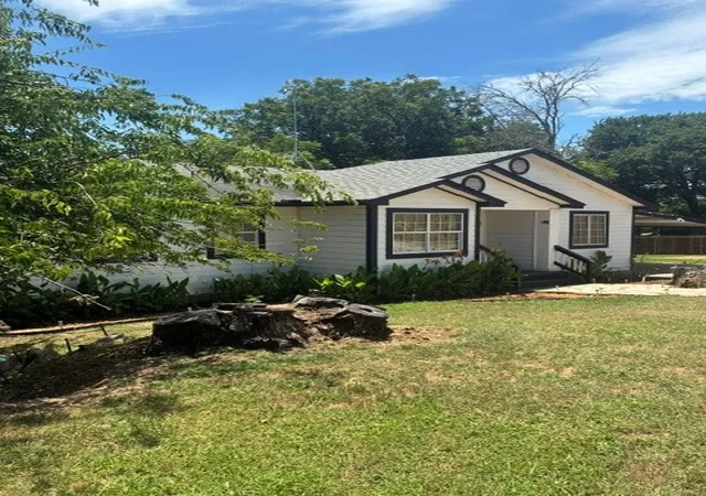 Photo 4 of Single family home for sale at 2800 Galaxy St, Granbury, TX 76049 | MLS# 21366924 | Listing updated on 2026-09-29