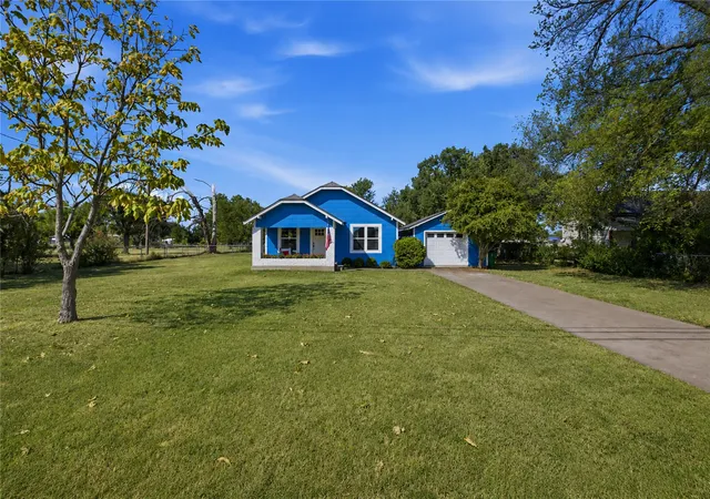 Photo 2 of Single family home for sale at 504 Fannin St, Millsap, TX 76066 | MLS# 21366876 | Listing updated on 2026-09-29