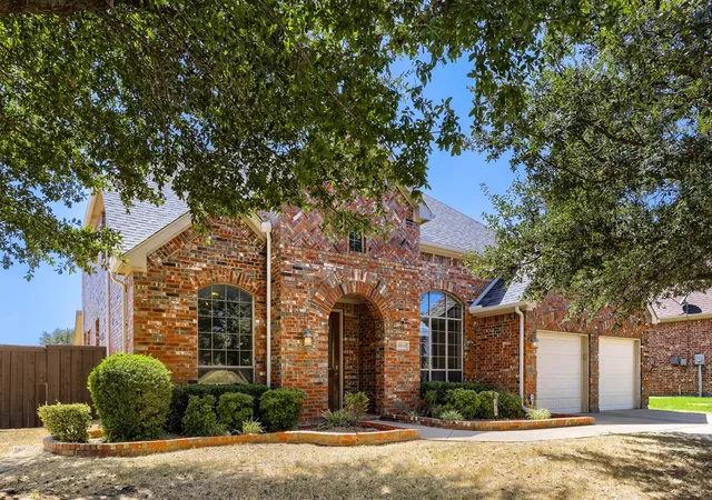 Photo 2 of Single family home for sale at 6919 Navigation Dr, Grand Prairie, TX 75054 | MLS# 21363943 | Listing updated on 2026-08-23