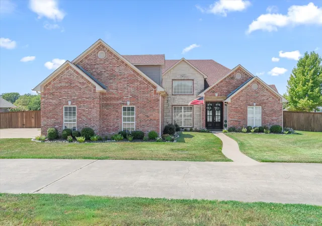 Photo 1 of Single family home for sale at 117 Lake Meadow Blvd, Canton, TX 75103 | MLS# 21365995 | Listing updated on 2026-08-26