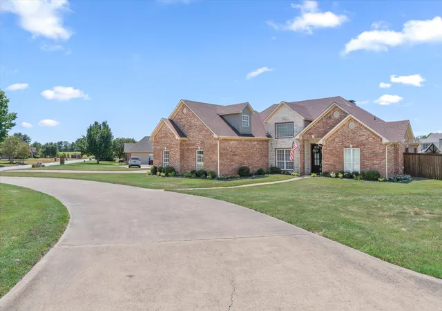 Photo 2 of Single family home for sale at 117 Lake Meadow Blvd, Canton, TX 75103 | MLS# 21365995 | Listing updated on 2026-08-26