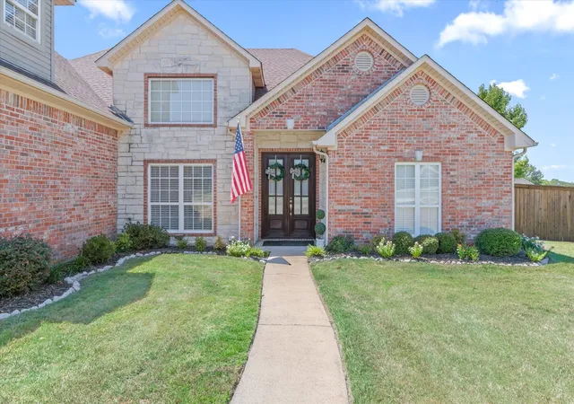 Photo 3 of Single family home for sale at 117 Lake Meadow Blvd, Canton, TX 75103 | MLS# 21365995 | Listing updated on 2026-08-26